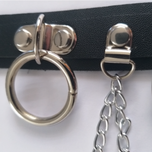 Choker negro con anillos y cadenas - Imagen 3