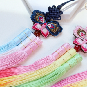 Norigae mariposa con borla triple (나비 노리개) - Imagen 3